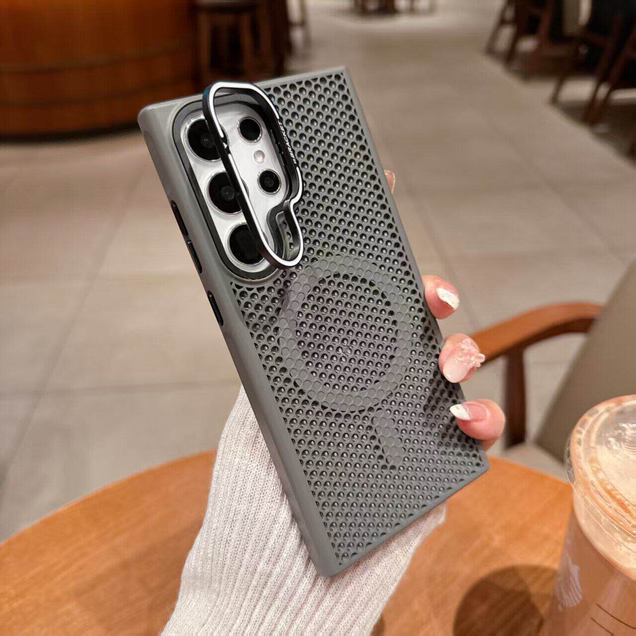 镂空蜂窝散热适用三星s26ultra手机壳金属镜头支架s24ultra磁吸无线充电s23ultra简约磨砂s25防摔s24/23透气