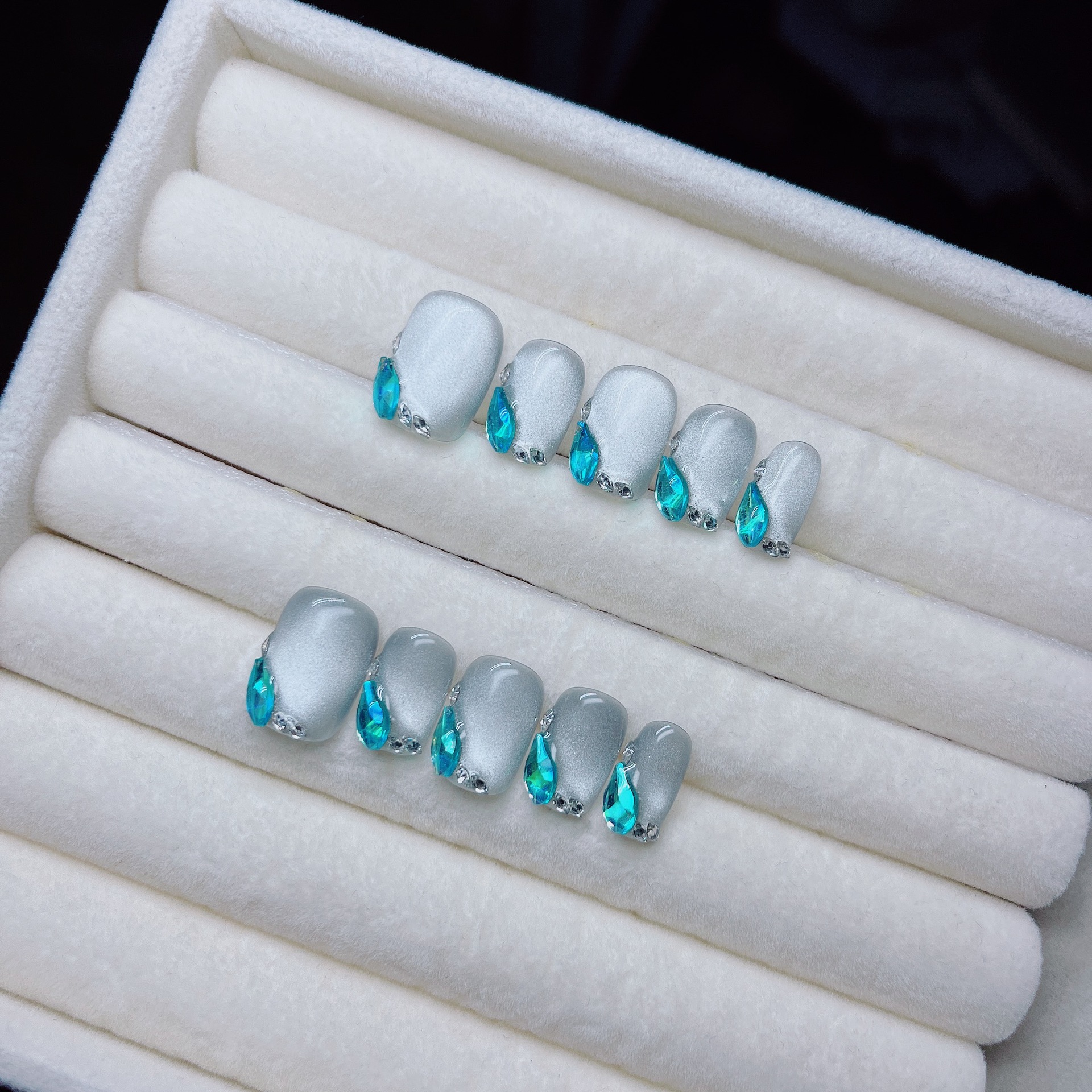 蓝色钻猫眼光疗甲美白纯手工美甲