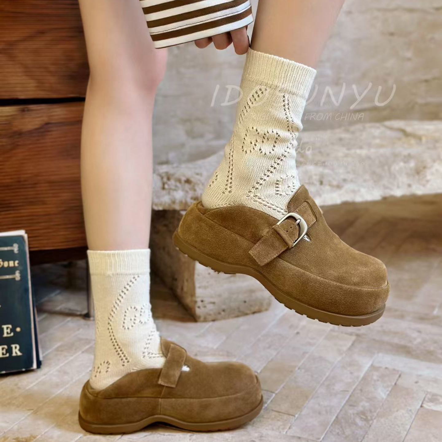 牛猄皮圆头皮带扣羊毛厚底乐福鞋