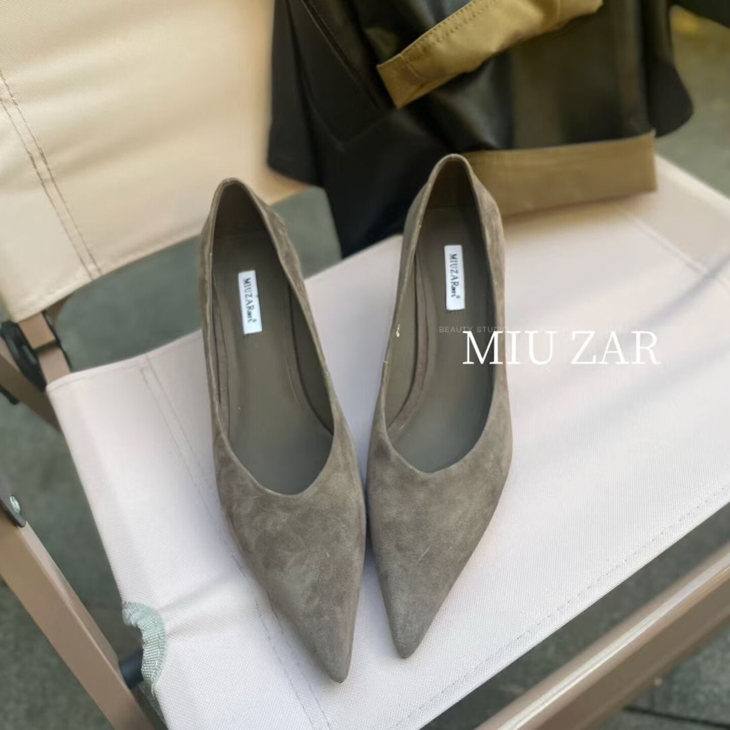 妙莎MIUZRA欧货女鞋2025秋冬新款羊猄皮尖头浅口通勤时装中跟单鞋