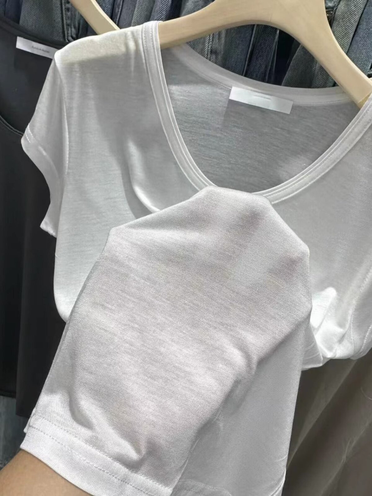 [SPOT] TENCEL IS EASY TO WEAR SOFT AND COMFORTABLE U-NECK CLAVICLE MASK SHORT SLEEVE T-SHIRT WOMENS SUMMER EUROPEAN STATION WOMENS TOP