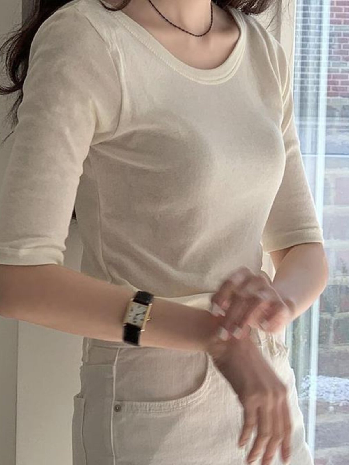 THE NEW KOREAN OPEN-BACK T-SHIRT WOMENS 2024 SUMMER BASE LAYER IS DESIGNED A WHITE FIVE-QUARTER SLEEVE TRIM TOP