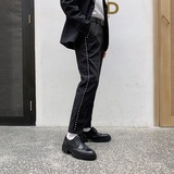 黑色