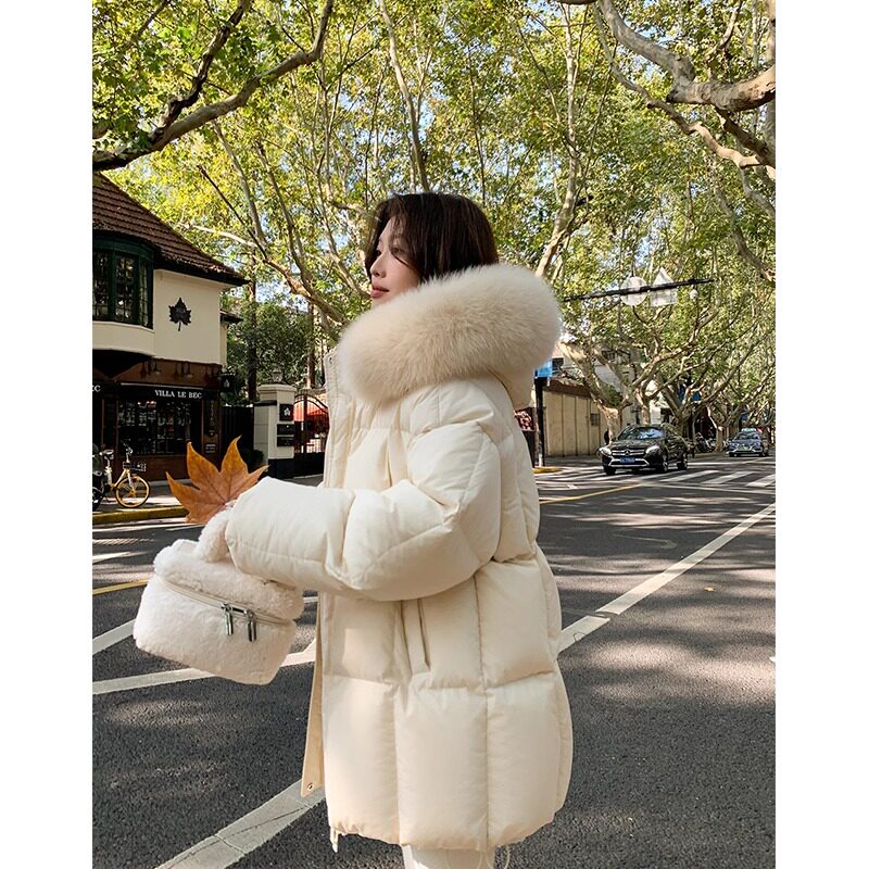 今年流行温柔风大毛领连帽羽绒服女2026新款冬季奶黄白鸭绒外套冬