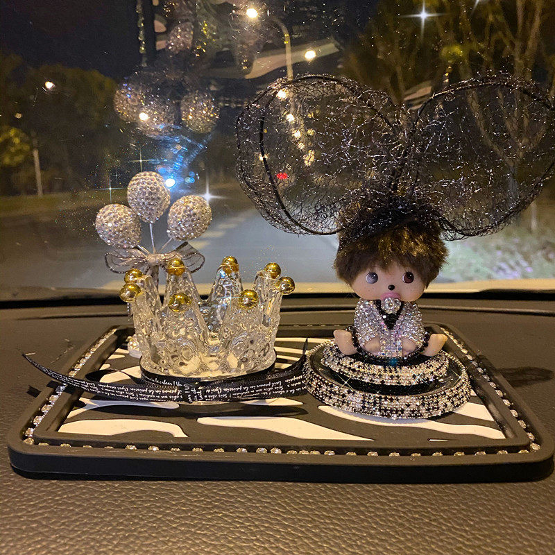 车载香水网红镶钻蒙奇奇装饰