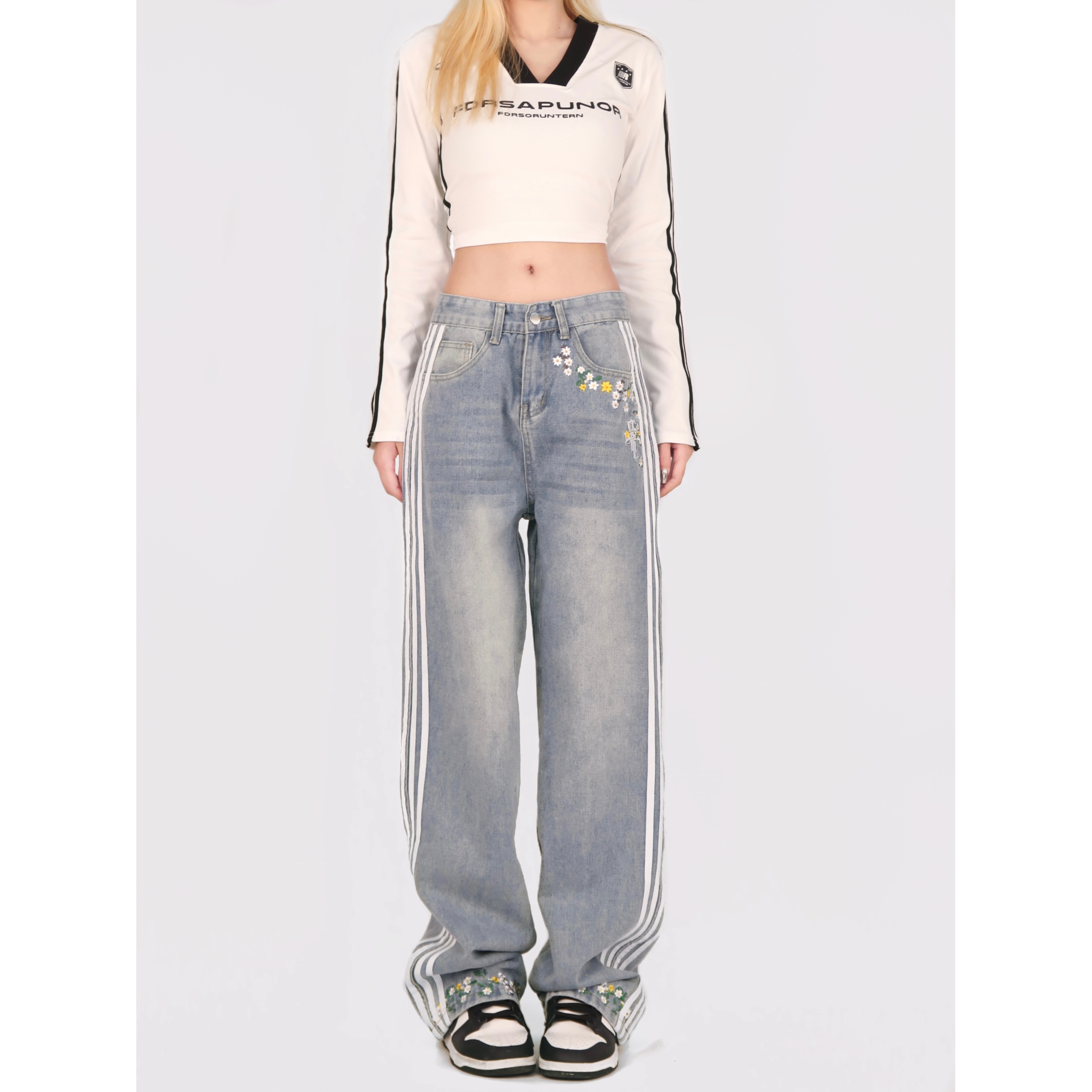 2111-P62侧边条纹花朵绣花牛仔裤春季新款美式潮牌洗水长裤，女装牛仔裤，电商A306A