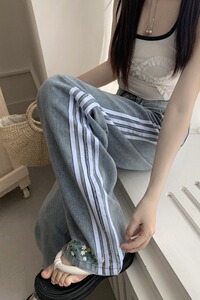 2111-P62侧边条纹花朵绣花牛仔裤春季新款美式潮牌洗水长裤图片