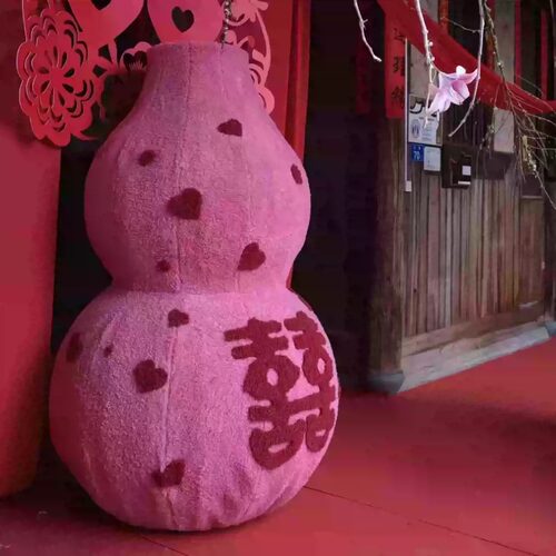 巨型粉色毛绒葫芦装置美陈打卡