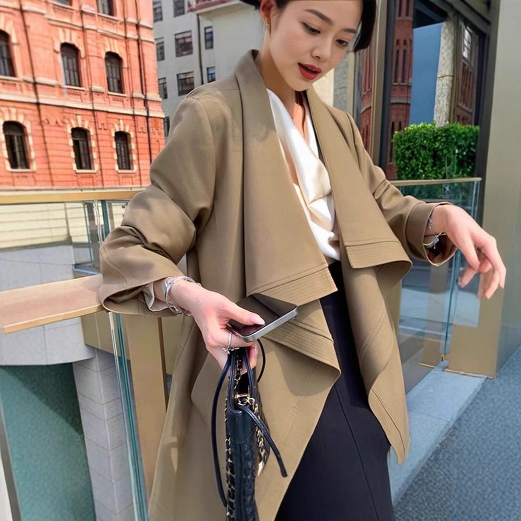 卡2511个其色气质短款风衣女松春季新宽翻领系带小款子感外套