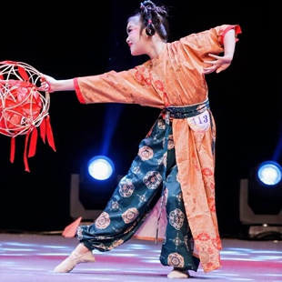 蹴鞠儿童舞蹈服古典舞滚灯女童《春鞠》中国舞独舞唐制六一表演服
