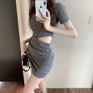 轻熟小心机露腰短袖连衣裙2025夏季御姐性感修身显瘦包臂短裙女潮