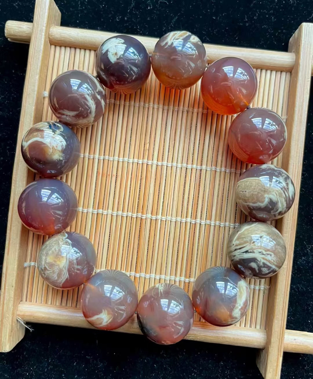 18+45克血蜜绿膜溶洞手串
