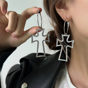 欧美复古ins风镂空金属十字架耳环女2025年新款个性时尚百搭耳饰