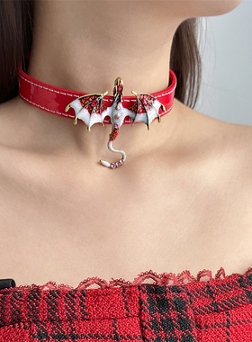 红色皮革飞龙项圈女choker