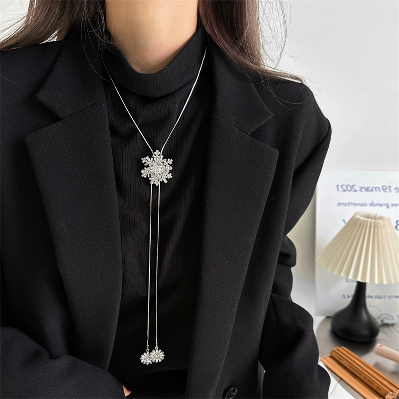 超闪雪花锆石可旋转抽拉式长款项链女冬季新款时尚气质百搭毛衣链