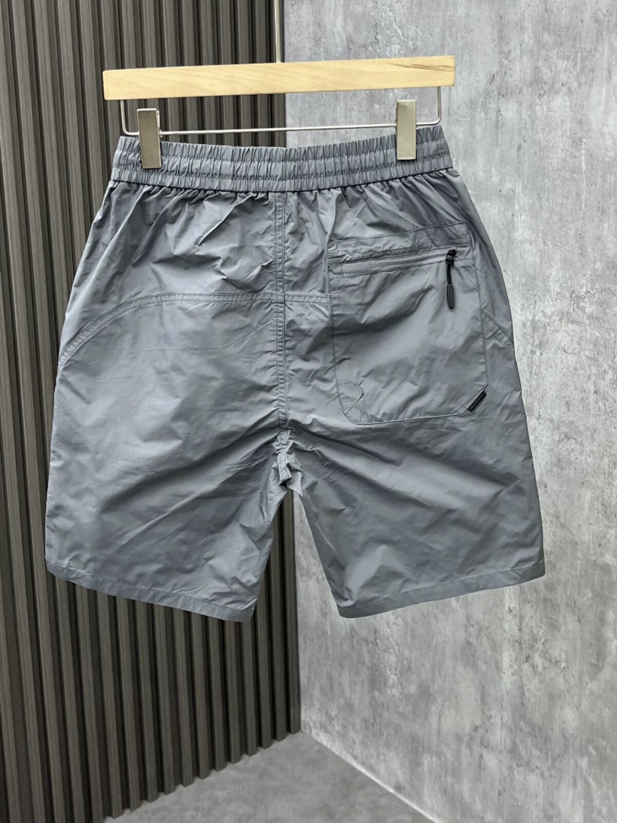 BUY NEW MENS CASUAL SHORTS IN SUMMER VERSATILE SPORTS FIVE-POINT PANTS MENS LOOSE PLUS-SIZE BEACH PANTS