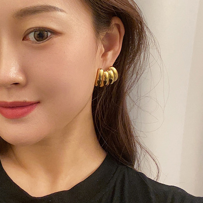 简约气质百搭款扇形耳环