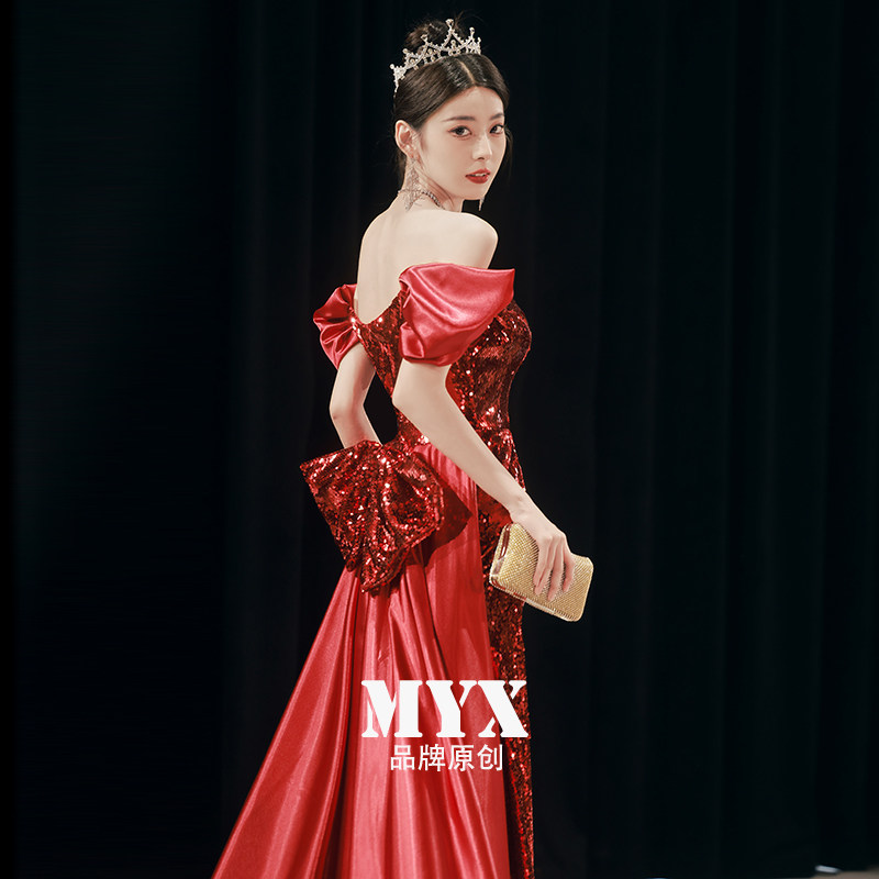 一字肩年会晚礼服女宴会高级感红色亮片轻婚纱拖尾晚会走秀连衣裙