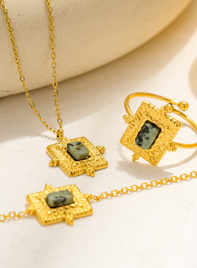 钛钢祖母绿天然石吊坠三套装复古宫廷风高级不锈钢18K女士跨境ing