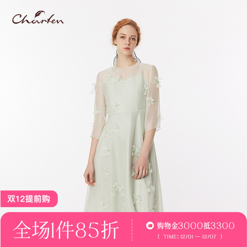 时尚百搭显瘦重工立体剪花连衣裙