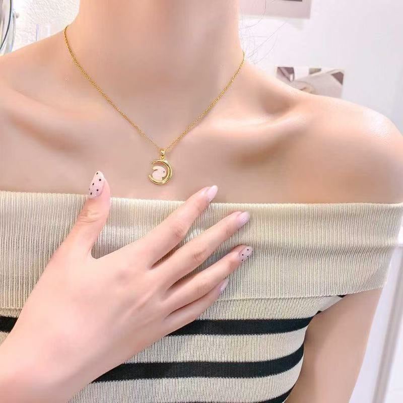 抖音同款新款女简约小兔子项链月亮玉兔吊坠小众轻奢个性饰品