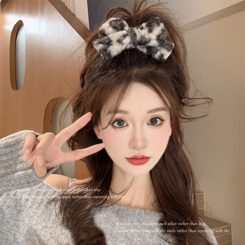 豹纹双面蝴蝶结抓夹丸子头