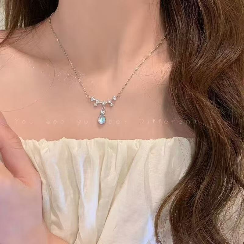 月光石项链锁骨链轻奢小众高级感吊坠锁骨链女生日礼物
