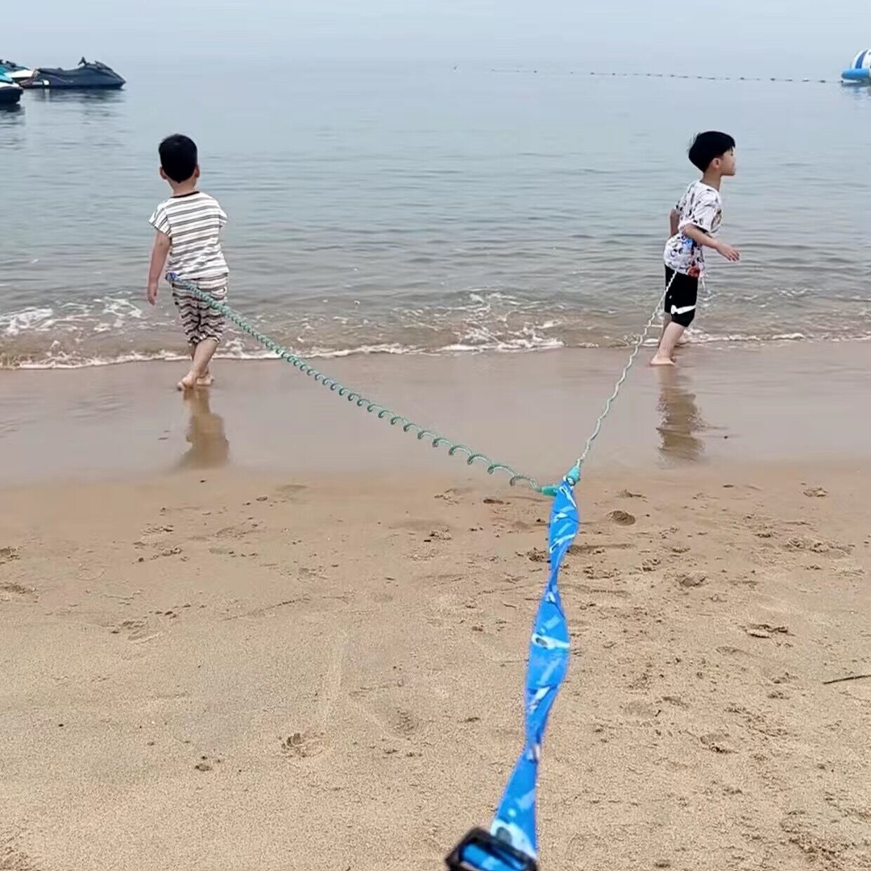儿童游泳圈带安全绳防走丢失手环套牵引绳浮潜腰带拉绳防溺水海边