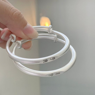 儿童手镯选款区