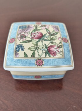 Wedgwood 韦奇伍德 英国骨瓷 SARAH 莎拉经典系列首饰盒 瓷罐瓷盒