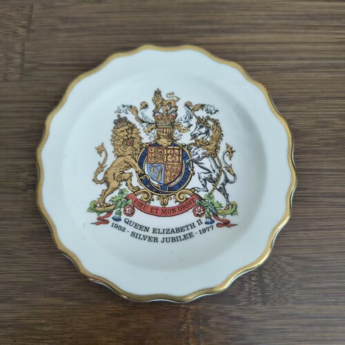 Royal Stafford 英国女王银禧 1977年原盒纪念盘 50周年收藏瓷碟