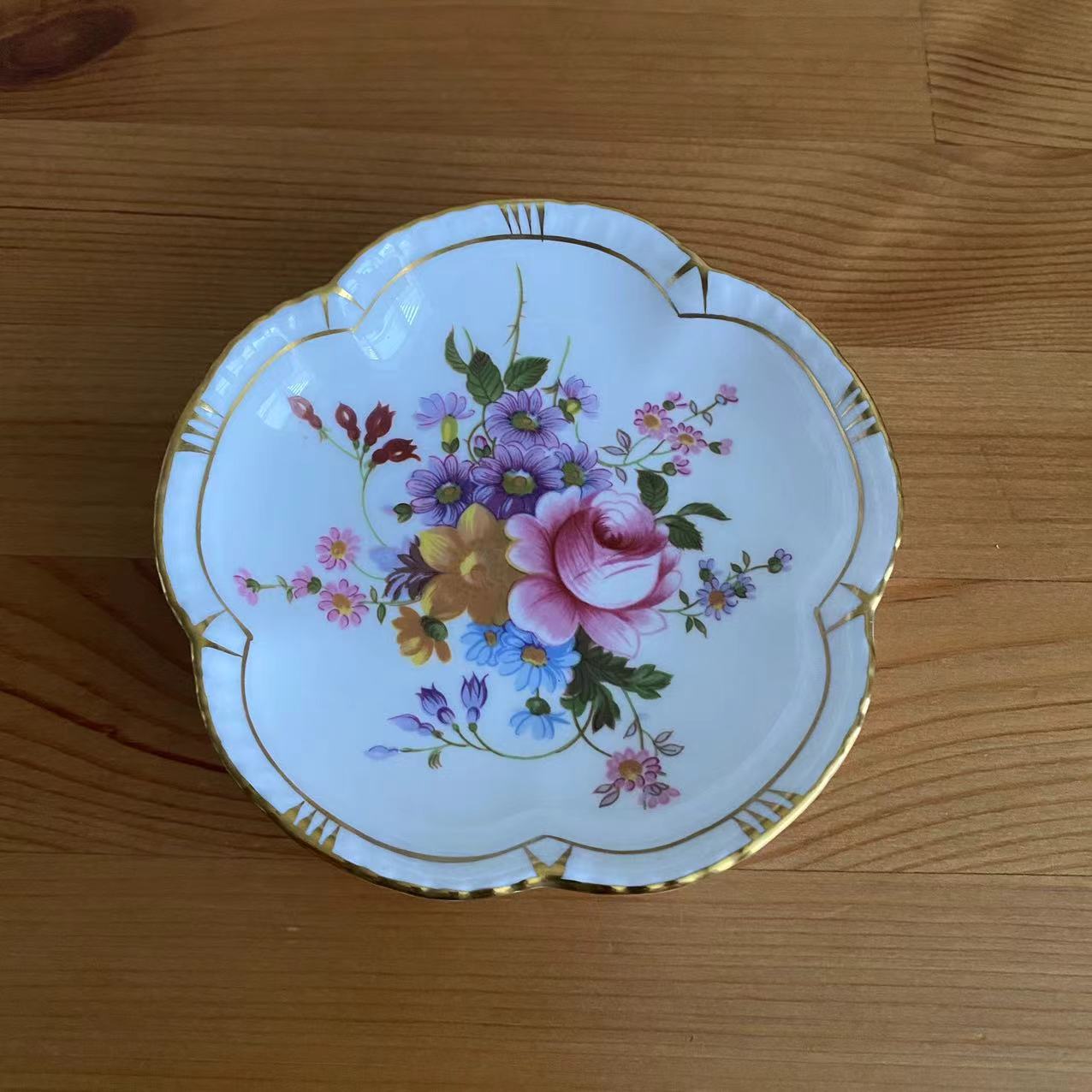 Royal Crown Derby 皇家皇冠德贝 1980年五瓣花 花束瓷碟描金小碟