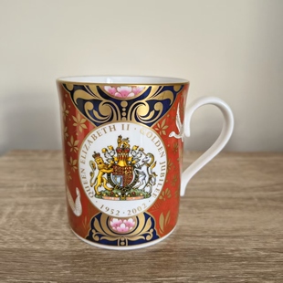 Royal Worcester 皇家伍斯特 2002年英国女王金禧纪念 咖啡马克杯