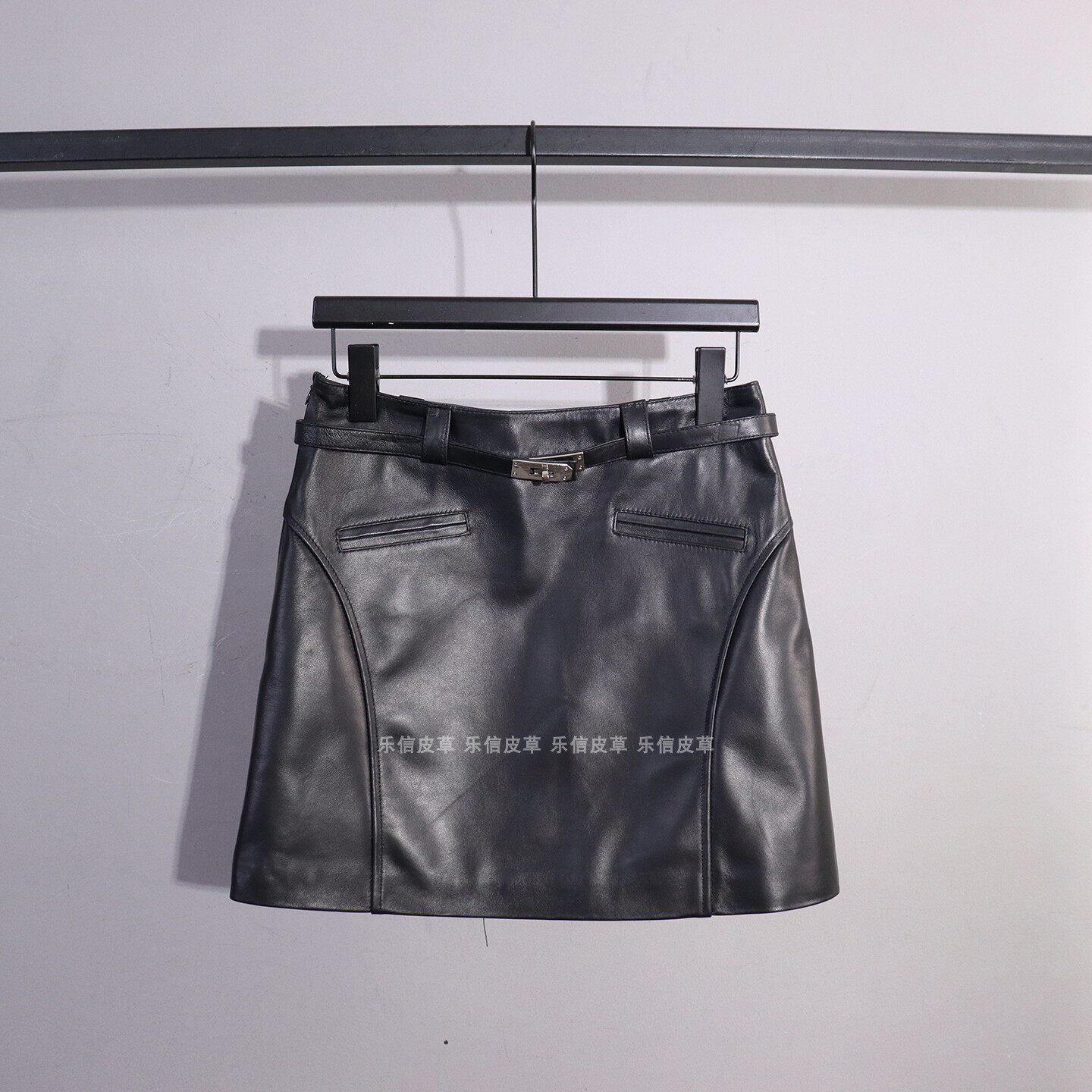 新款真皮皮裙女绵羊皮时尚休闲显瘦气质短款百搭洋气半身腰带靴裙