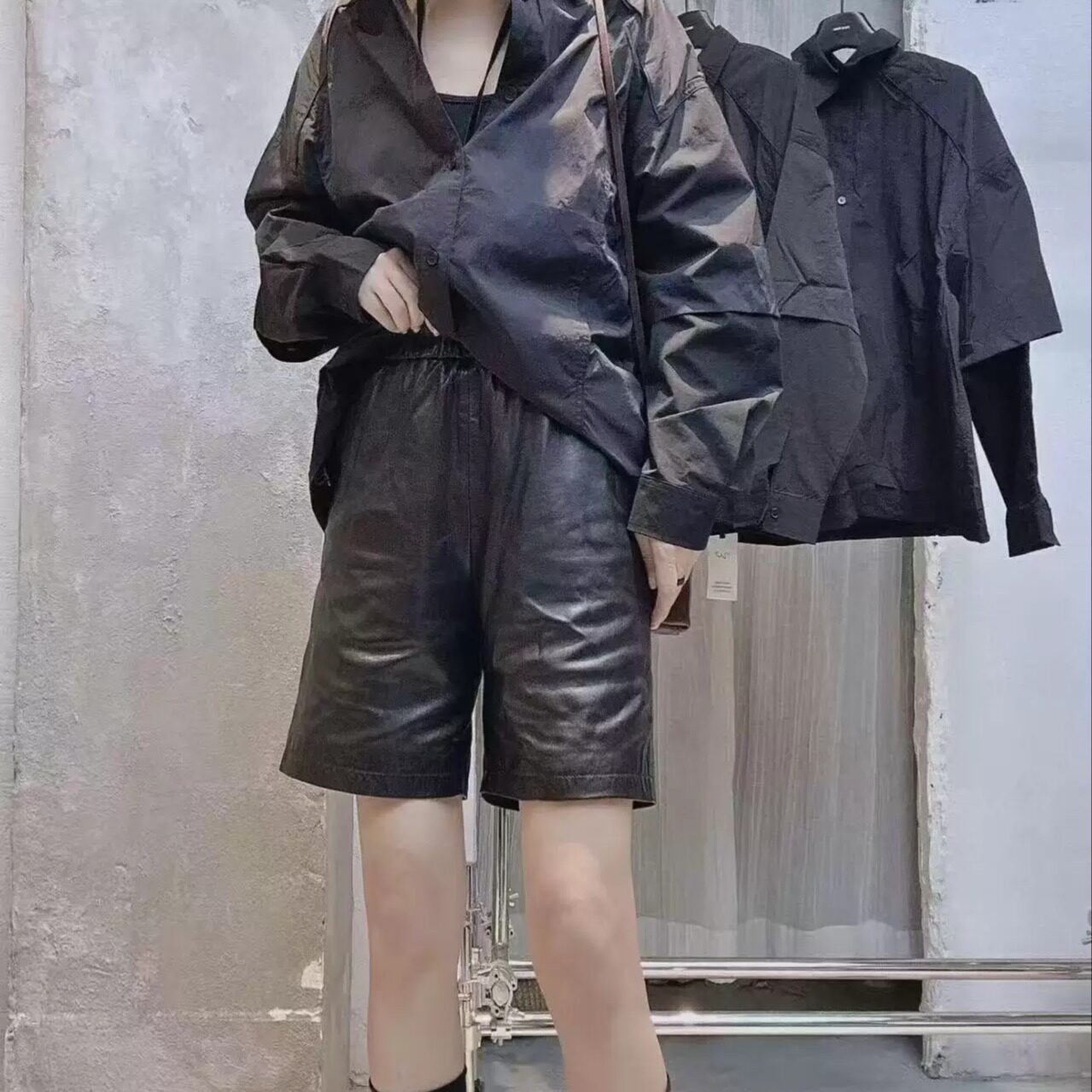 酷黑极简真皮女松紧腰五分皮裤