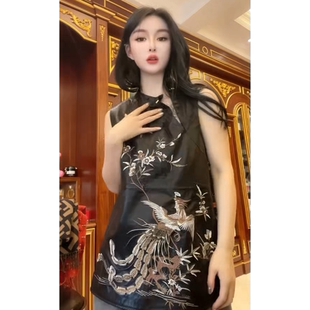 新中式风真皮马甲背心女中长款刺绣圆领无袖修身显瘦高级感连衣裙