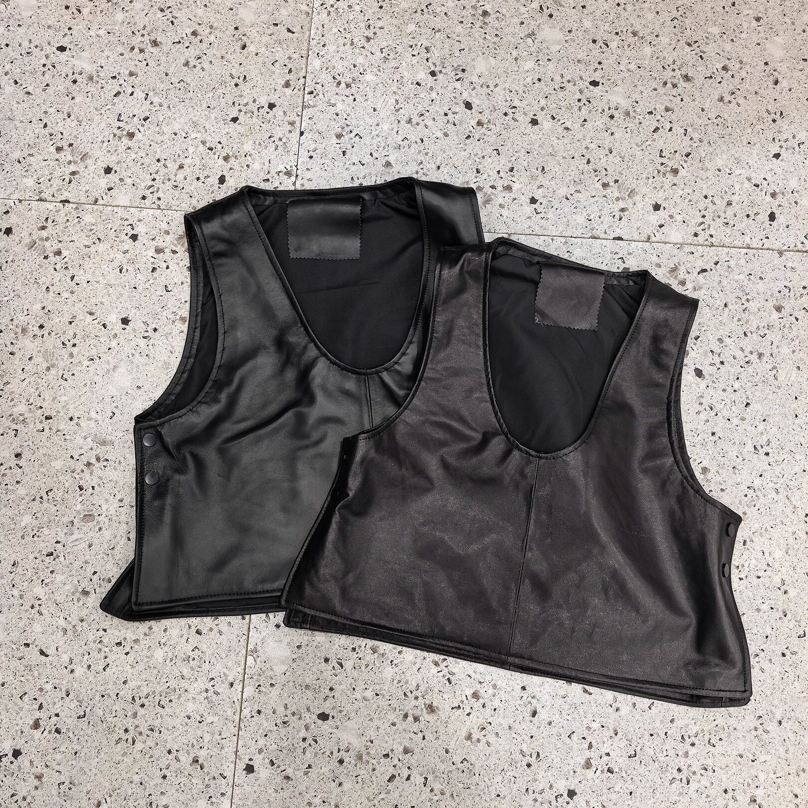 春季新款女真皮U领显瘦短款马甲