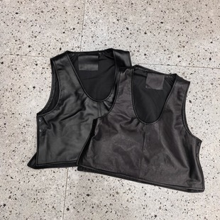 2026春季新款时尚休闲风真皮马甲女黑色U领无袖短款显瘦外穿背心