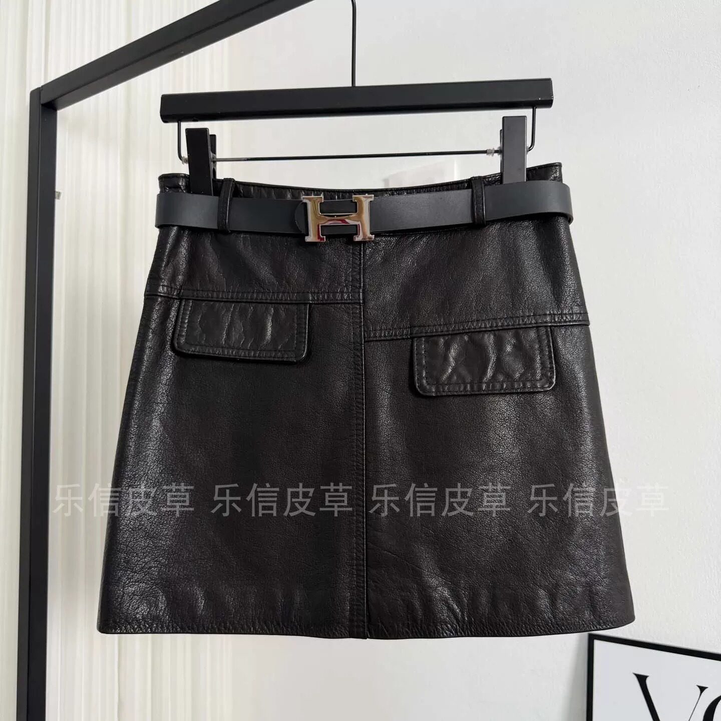 黑色系带A字显瘦短款皮裙