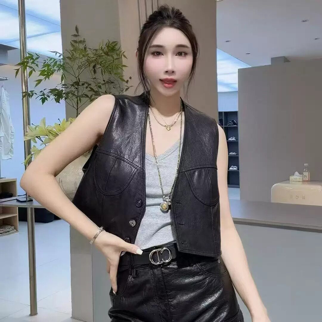 网红同款真皮马甲女短款V领单排扣无袖坎肩修身显瘦百搭外穿上衣