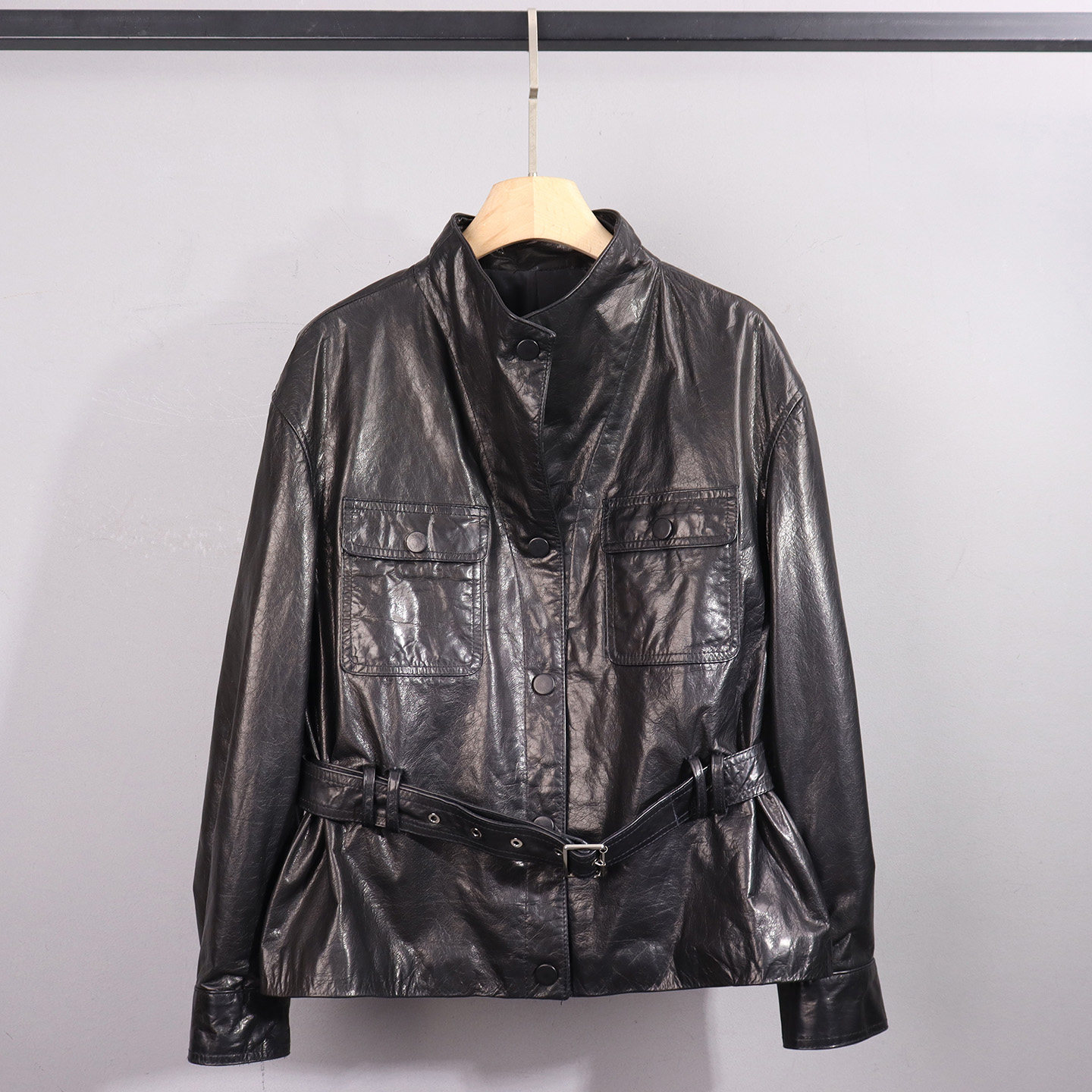 新款真皮皮衣女款短款立领单排扣腰带收腰长袖时尚百搭皮夹克外套