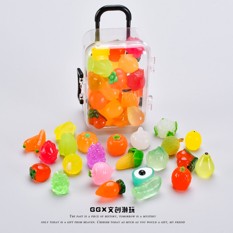 一盒小水果还是夜光的呢