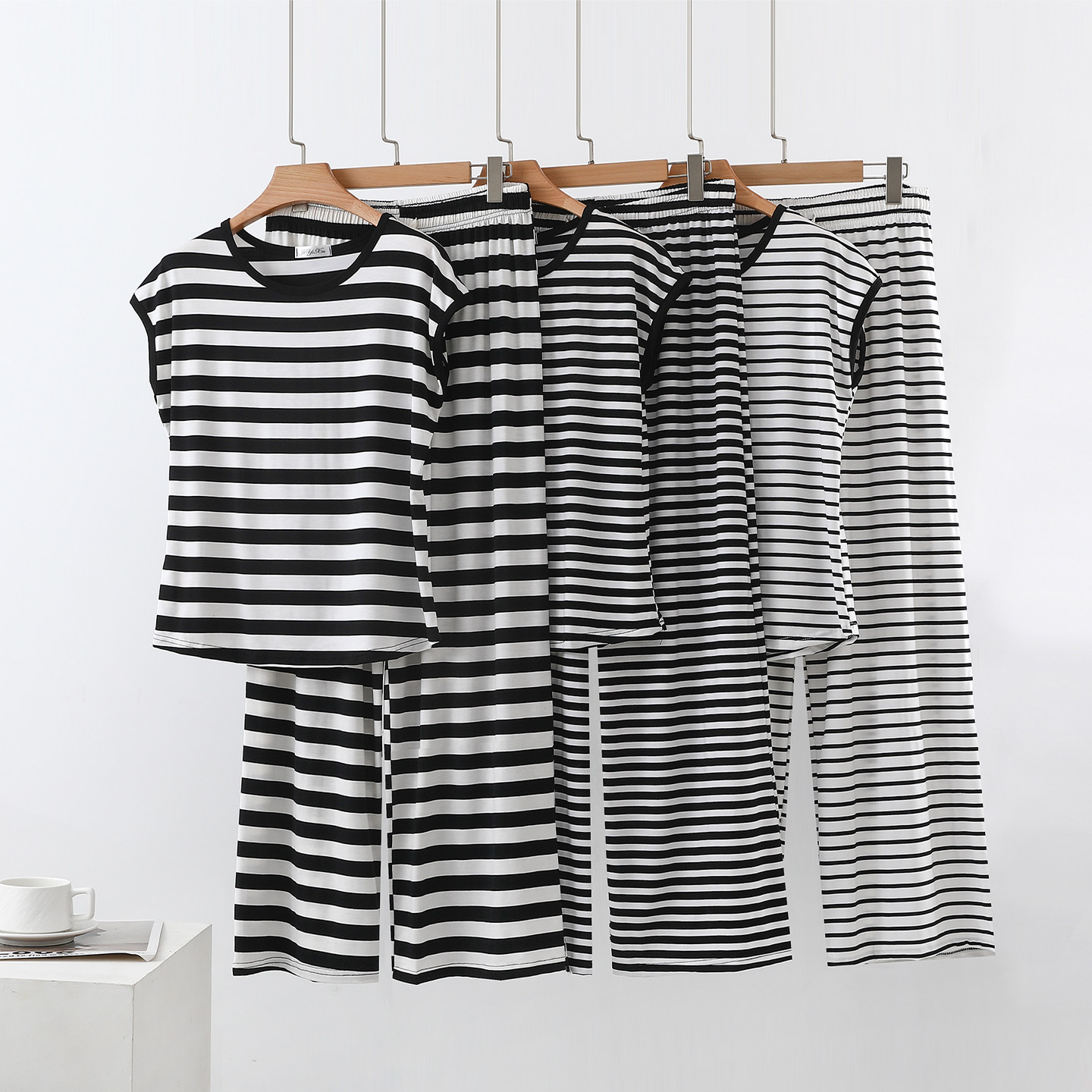 莫代尔黑白条纹圆领无袖T恤阔腿裤套装女夏薄款背心打底衫两件套