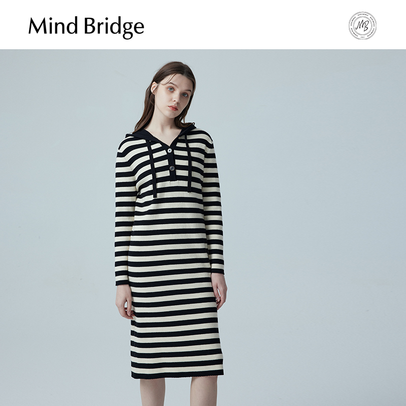 Mind Bridge秋季连帽中长裙子女士条纹连衣裙2024新款长袖针织裙