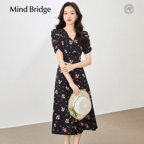 MindBridge泡泡袖V领碎花裙