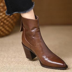 樱蔓堇 7.5厘米头层牛皮复古棕色尖头粗跟短靴女高跟短筒马丁靴子