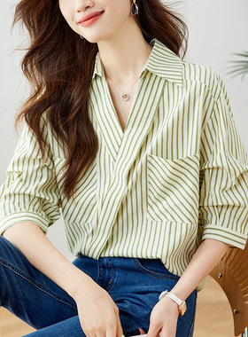 V领条纹衬衫女七分袖2026春夏秋装新款上衣设计感女式休闲衬衣