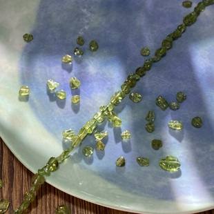 天然橄榄石无优化有孔碎石5*7mm原石手工diy串珠手链项链材料S334