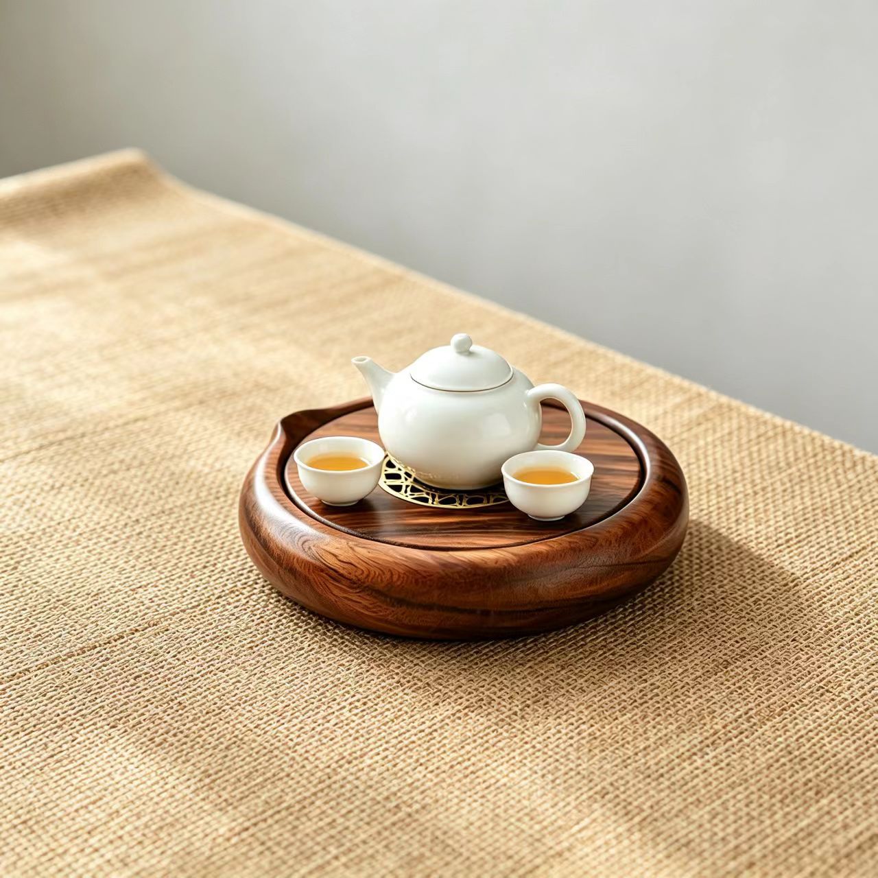 年轻人迷你木质办公茶盘图片