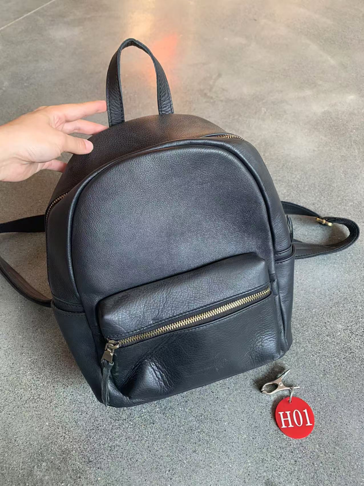 双肩包/T01   尺寸：30X26X15仅供参考